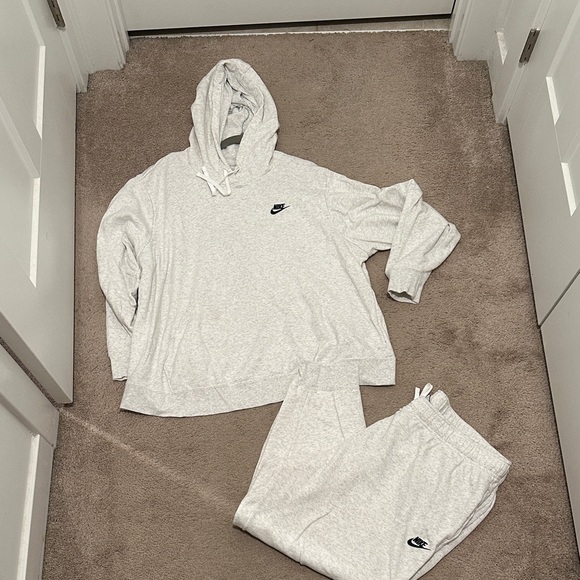 Nike Light Gray Hoodie and Joggers Set - Picture 1 of 4